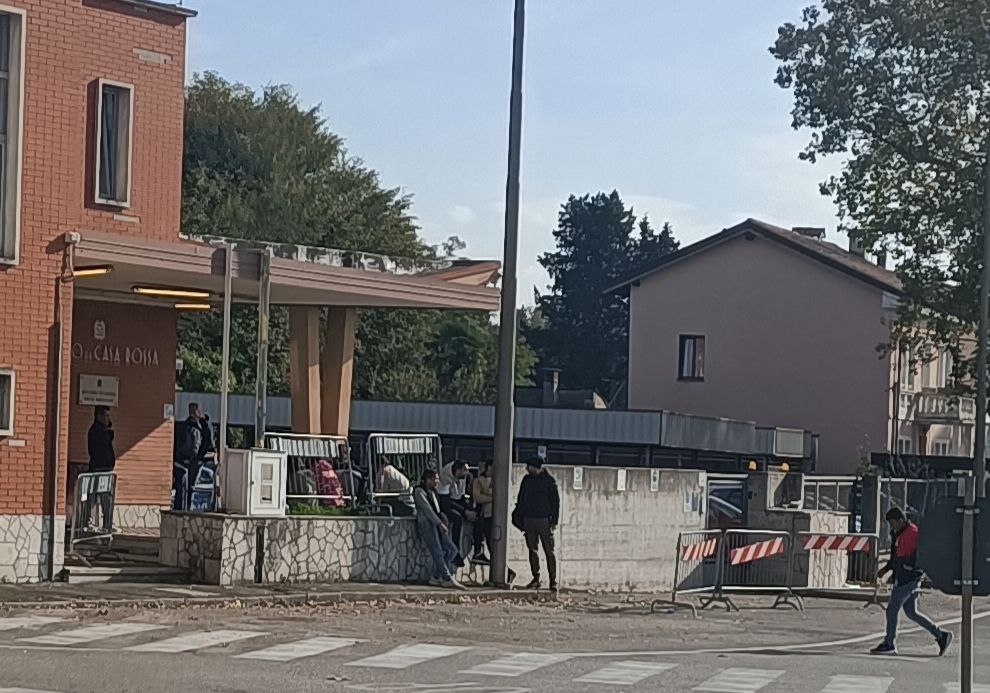 Immagine per Migranti all'addiaccio, più controlli in stazione e galleria Bombi